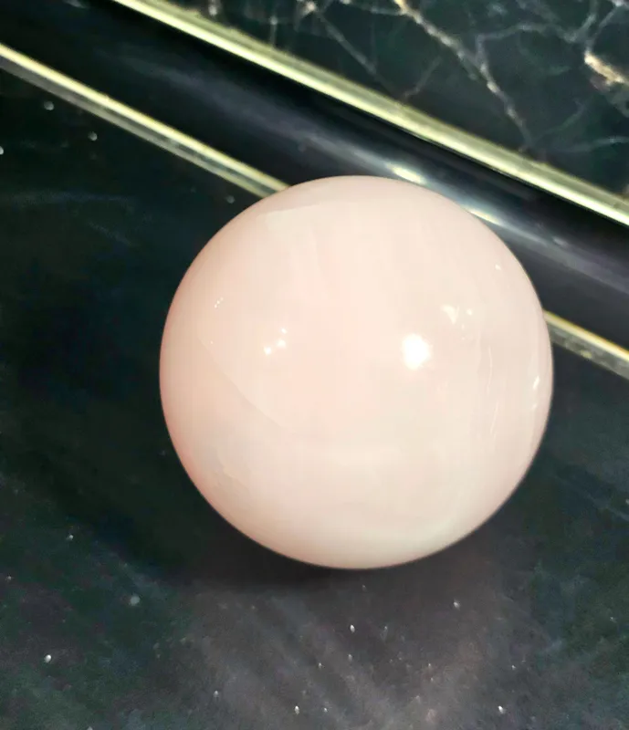 گوی بزرگ دکوری سنگ رزکوارتز