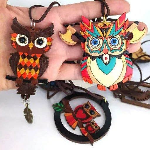 گردنبند مدل جغد چوبی در طرح بندی