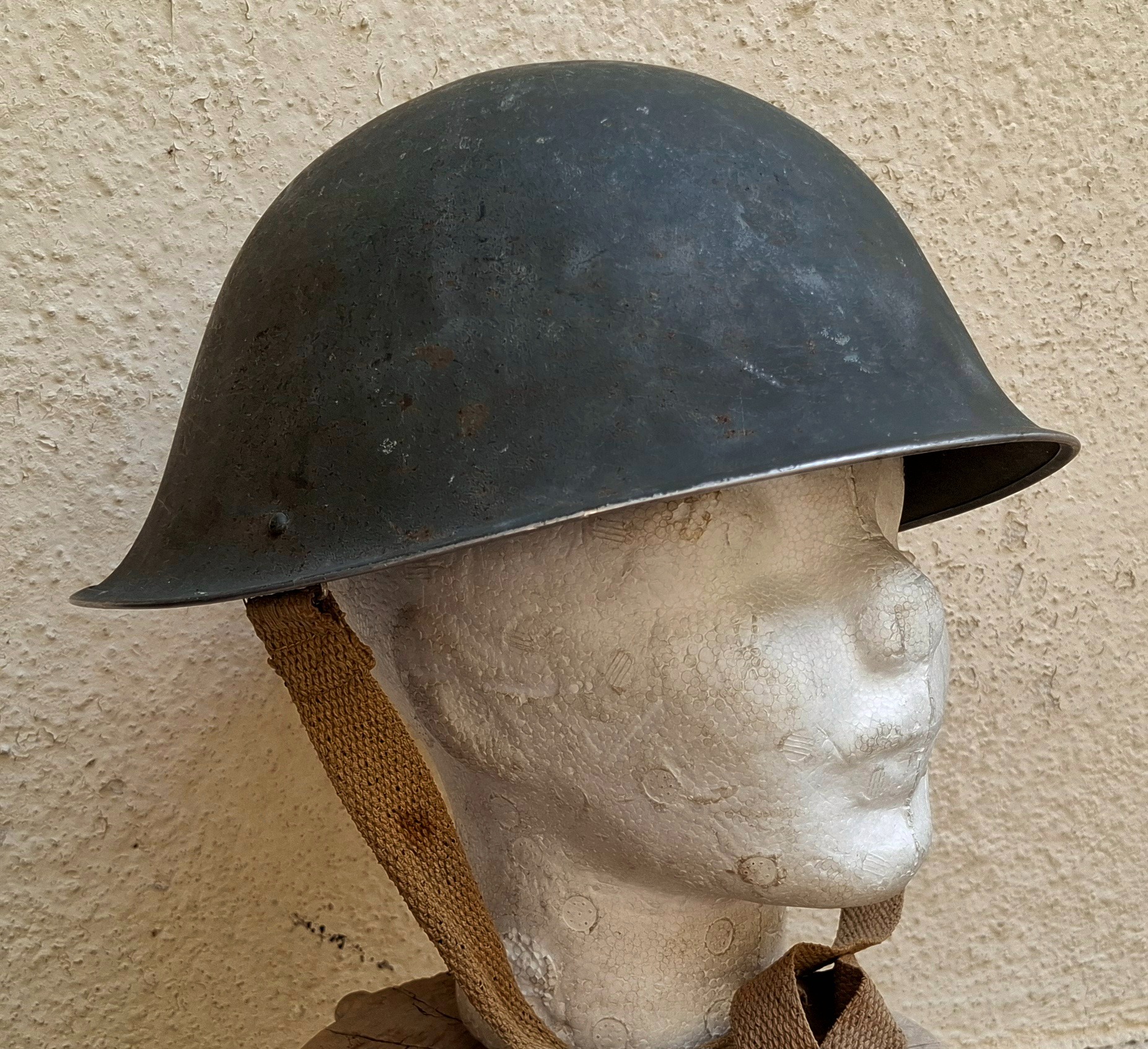 هلمت یا کلاهخود آنتیک انگلیس معروف به لاکپشتی