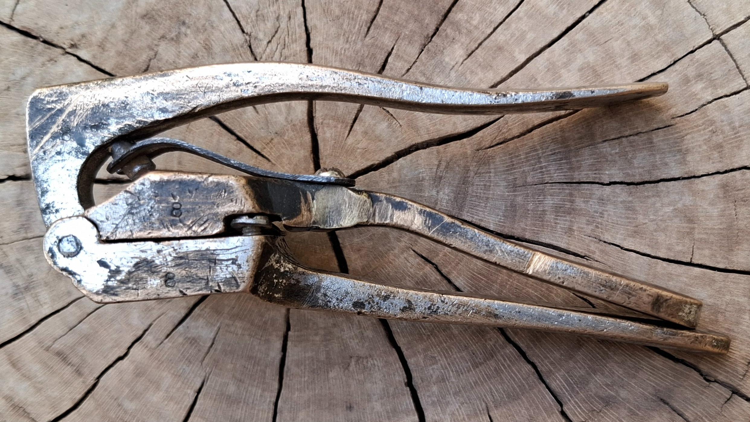 چاشنی کش آنتیک و قدیمی برنجی