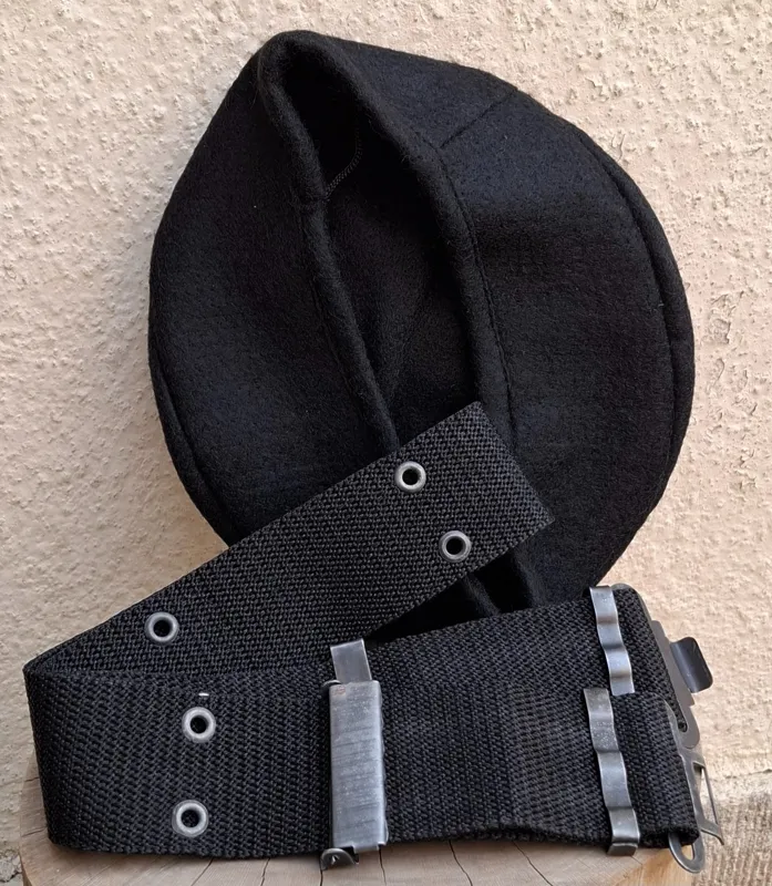 کلاه تکاوری و فانوسقه نظامی