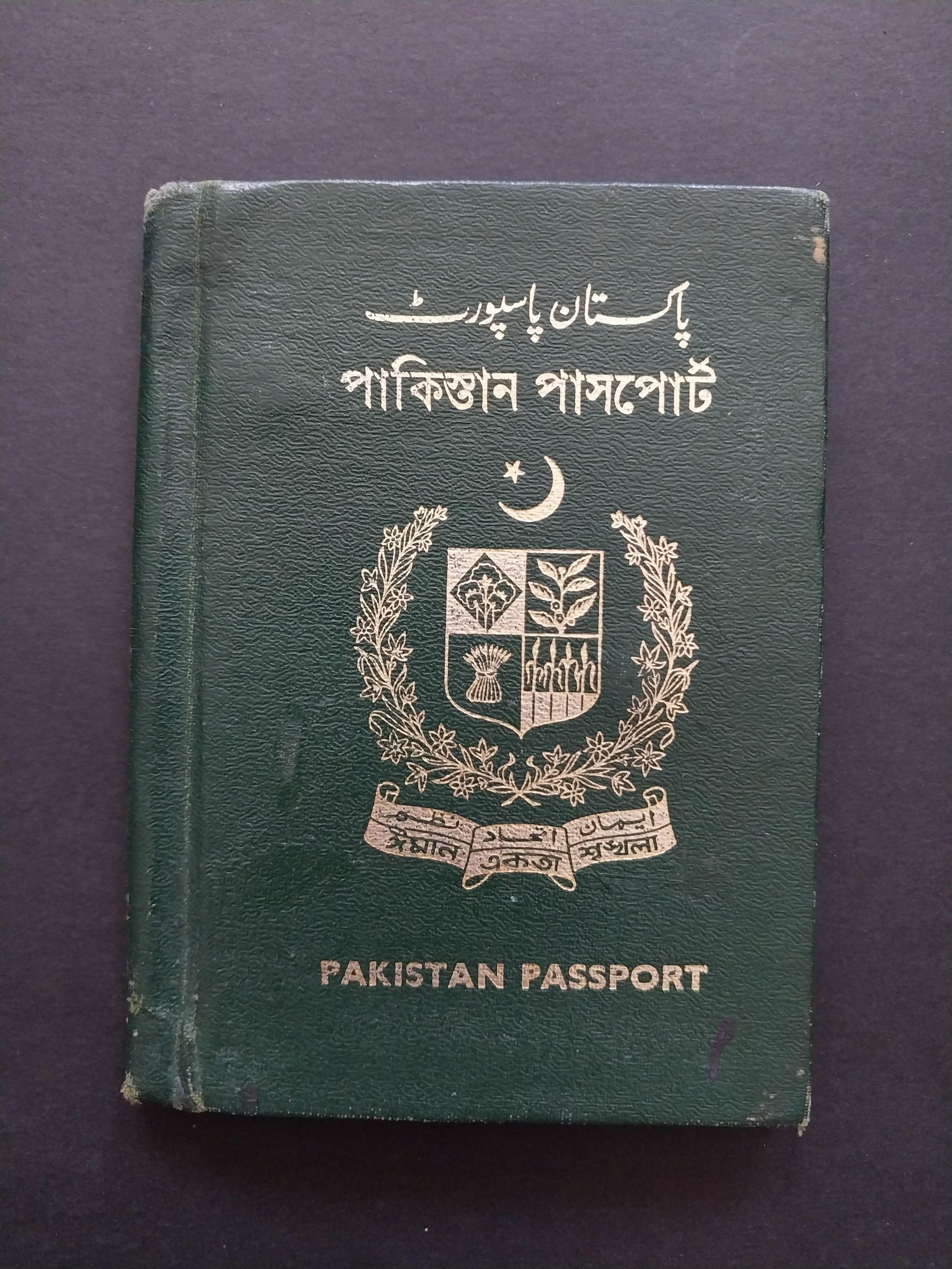 پاسپورت خارجی مطابق تصاویر