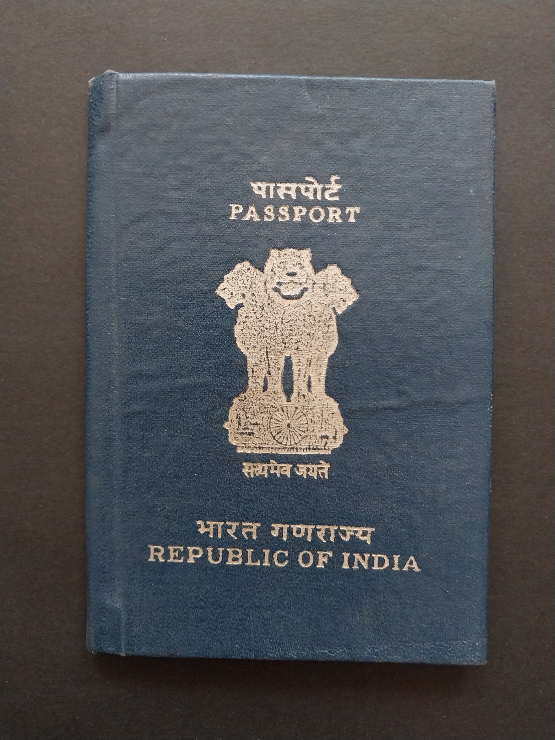 پاسپورت خارجی مطابق تصاویر