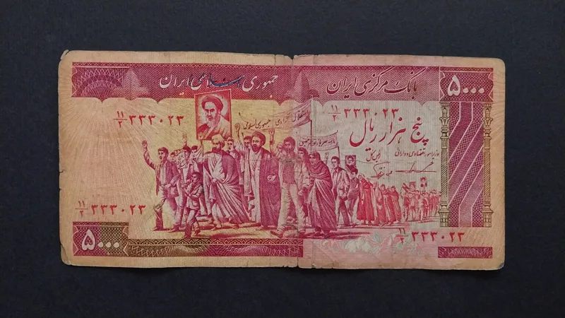 5000 ریال ایروانی شماره زیبا_پارگی دارد