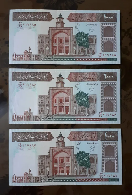 تریپل کمیاب جمهوری، کتاب (توضیحات)