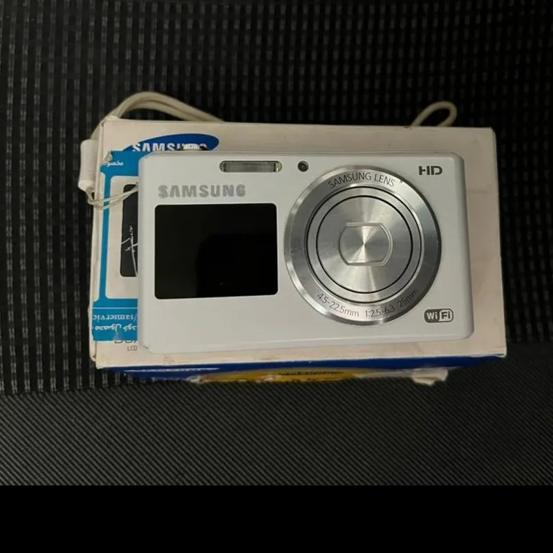 دوربین دیجیتال سامسونگ DV150F دارای 2 نمایشگر