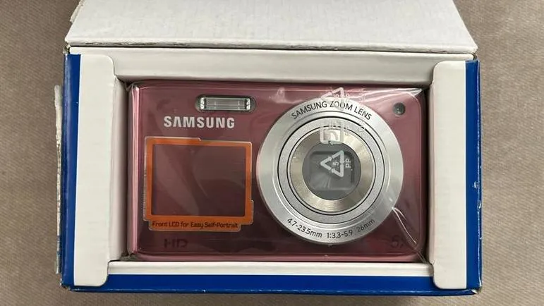 دوربین دیجیتال سامسونگ مدل DV101 دارای 2 نمایشگر