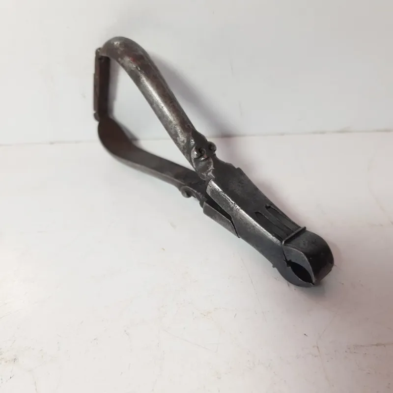 ناخنگیر صفوی  کهنه نایاب کار فولاد تیز و برنده