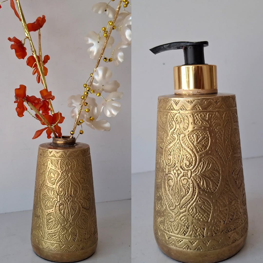 گلدان یا تنگ جا مایعی برنجی ضخیم