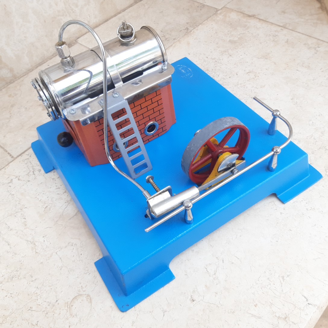 ماکت ماشین بخار