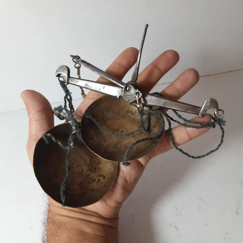ترازو زرگری قاجاری کار فولاد کهنه