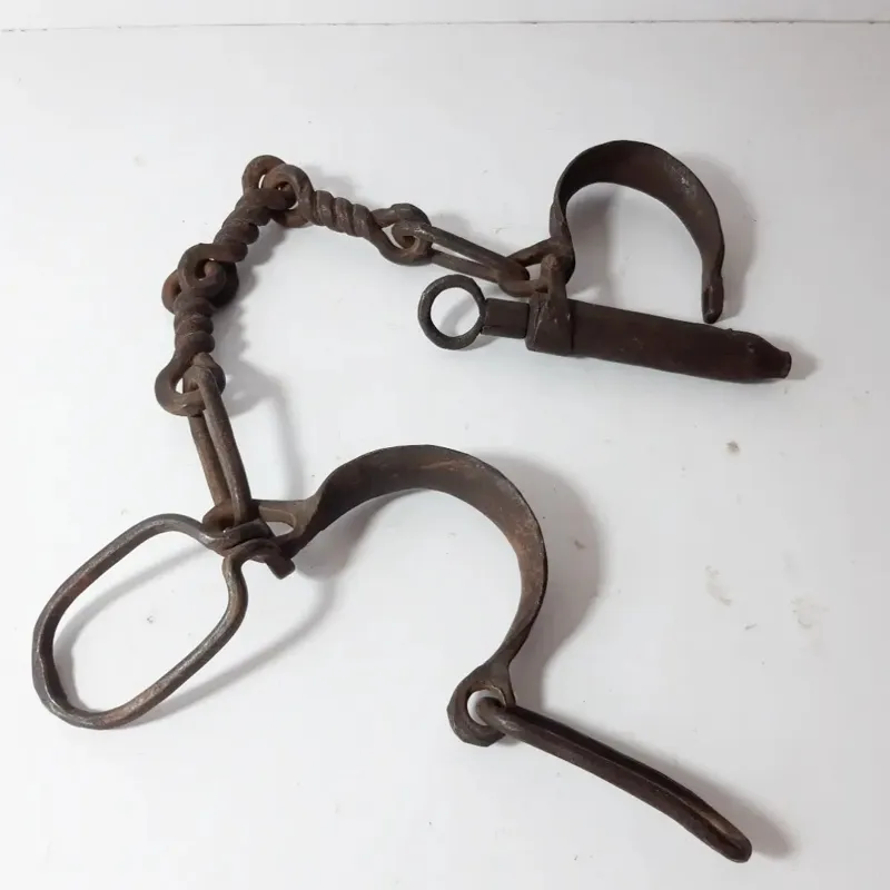 دست بند یا پابند قاجاری کار فولاد دست ساز