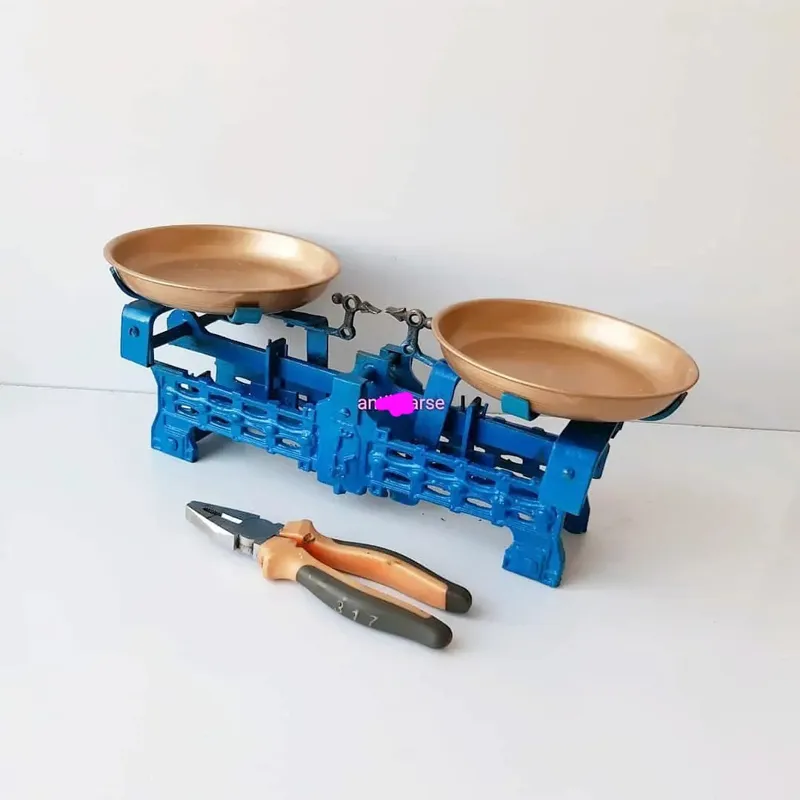 ترازو کوچک قدیمی