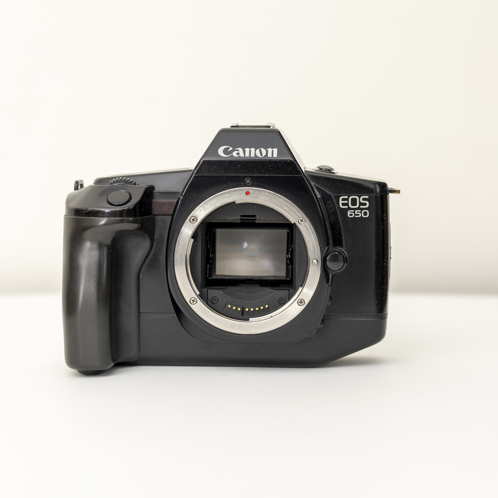 دوربین آنالوگ Canon 650