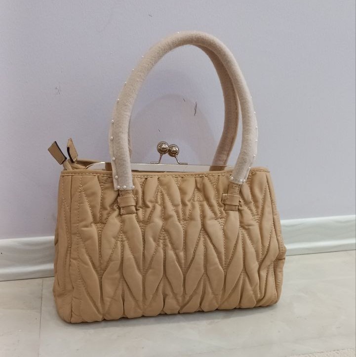 کیف خارجی زنانه رنگ کرم