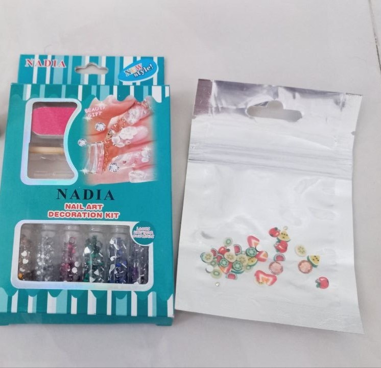 6 عدد نگین ناخن و استیکر برجسته ناخن