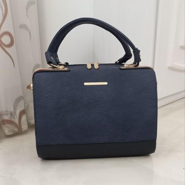 مزایده کیف مجلسی و 2 عدد کفش زنانه