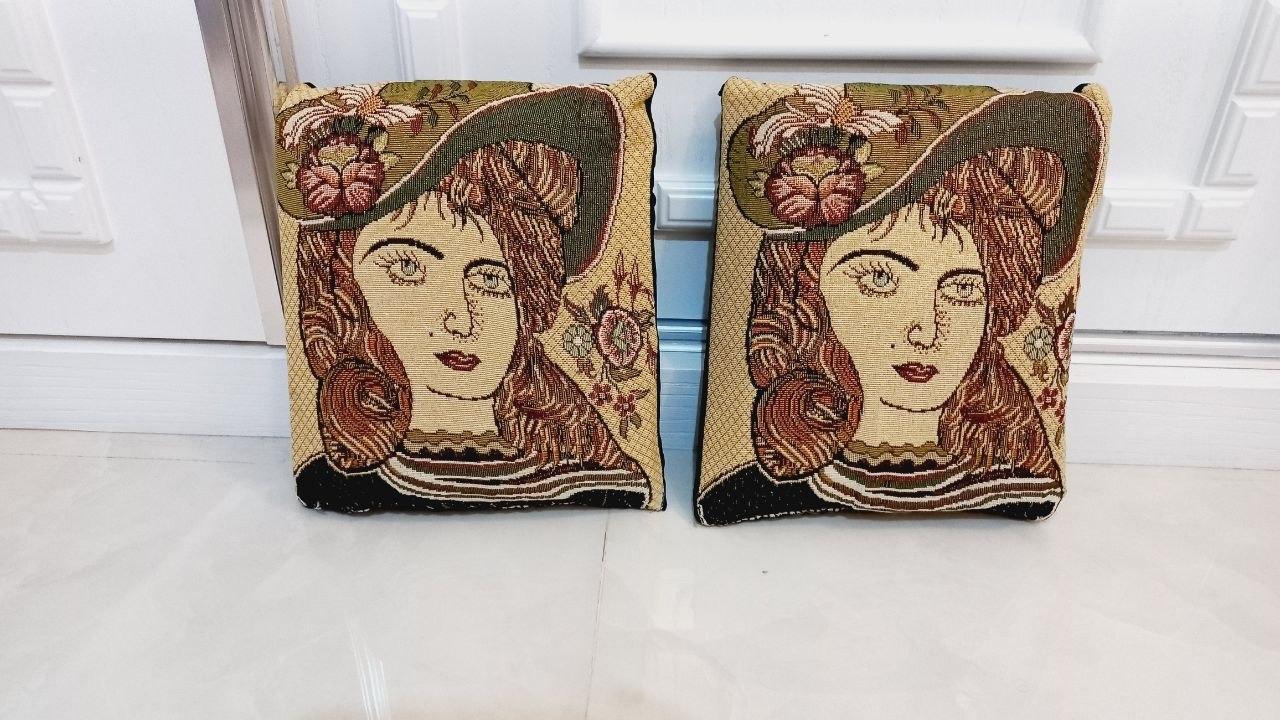 مزایده 2 عدد پشتی تزیینی کوچک