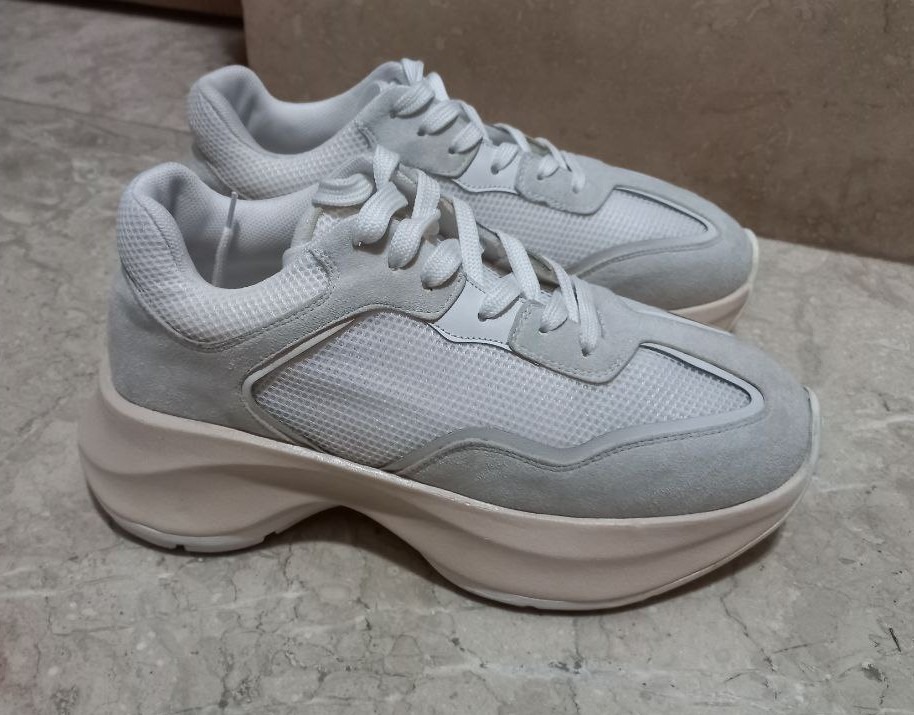 کفش ورزشی زنانه سایز 39 /