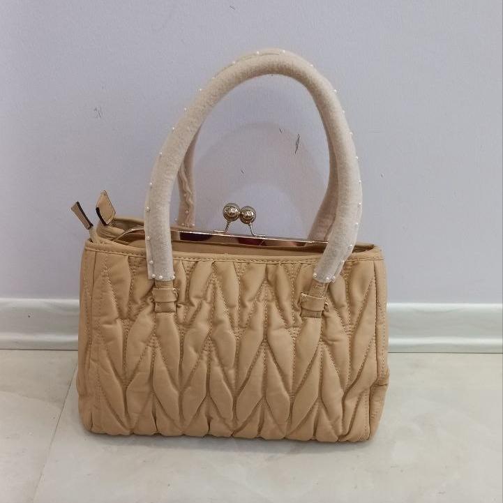 مزایده کیف مجلسی و 4 جفت کفش