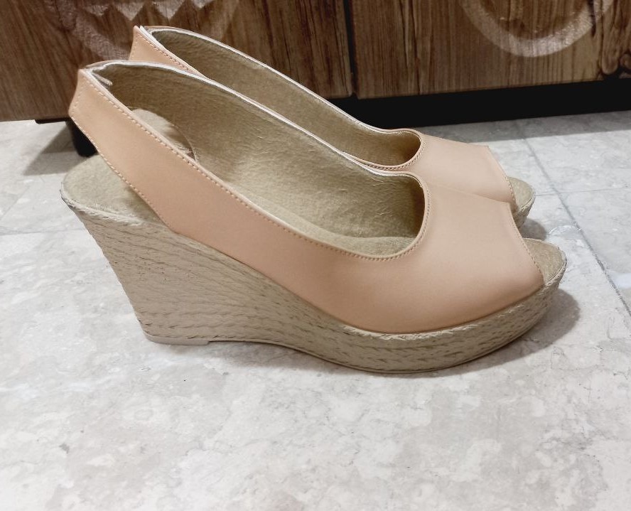 مزایده صندل کرم سایز 40