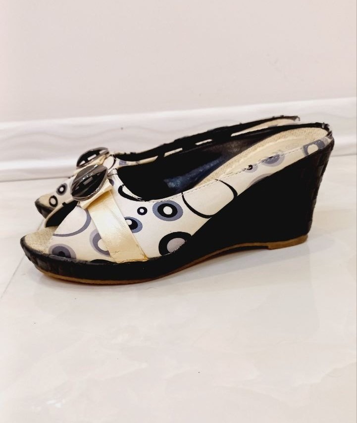 مزایده 4 جفت کفش زنانه