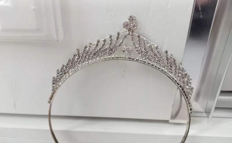 مزایده یک عدد تاج