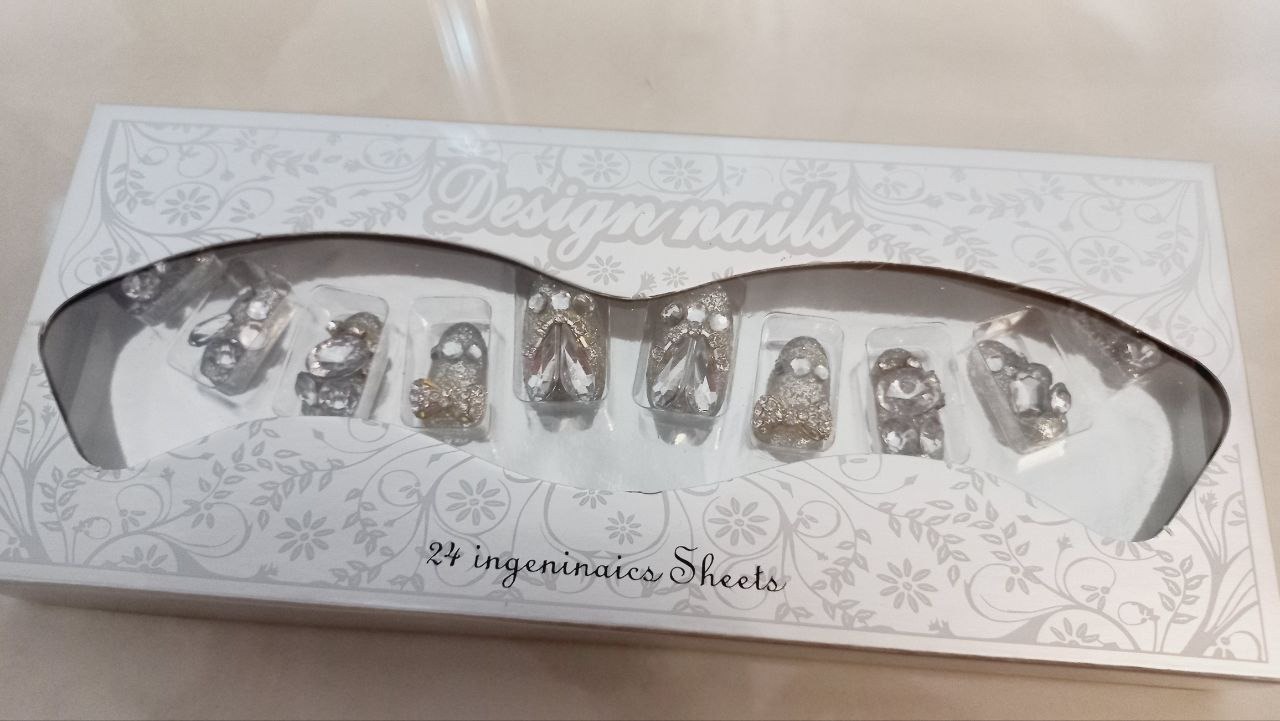 مزایده استثنایی ناخن مصنوعی نگین دار برجسته