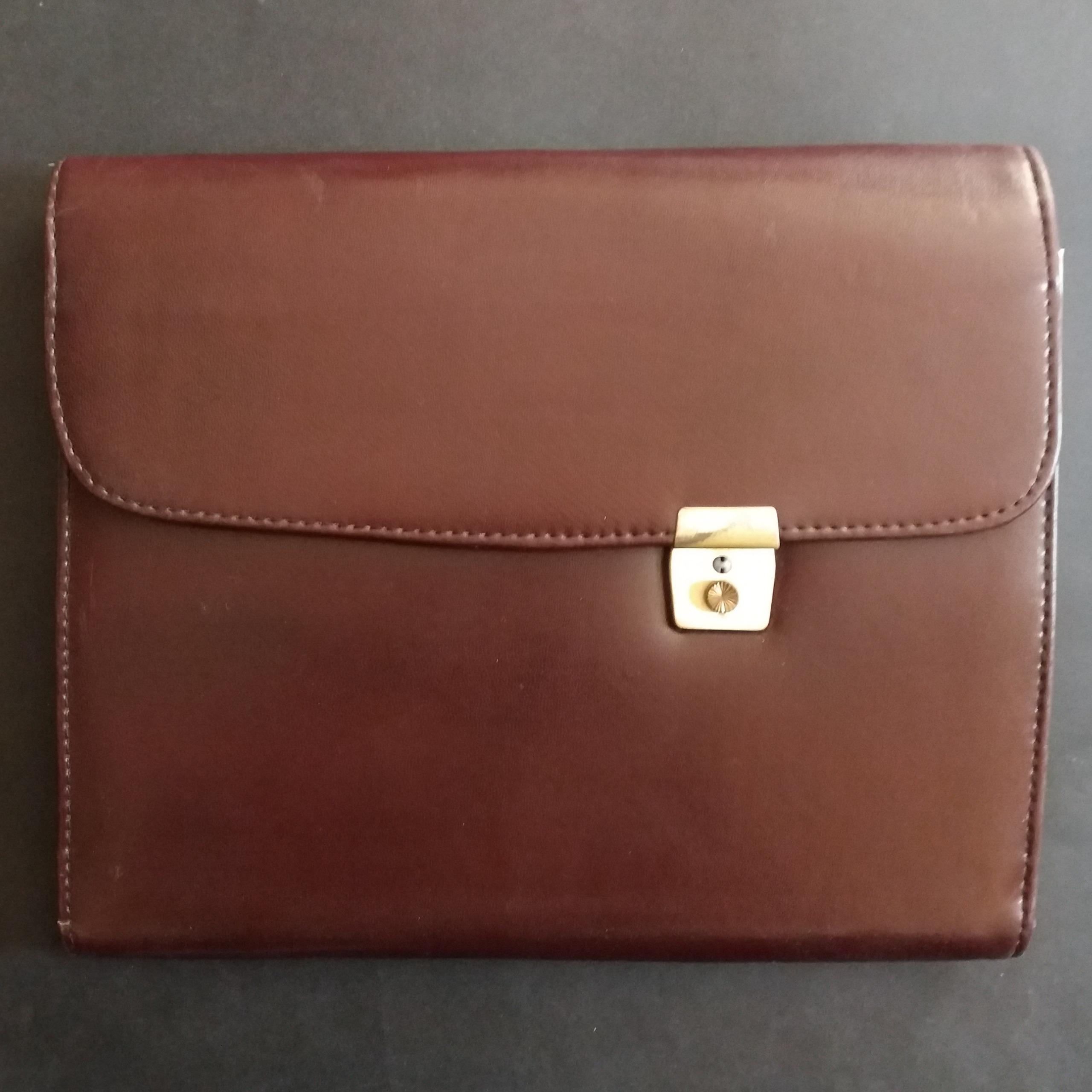 کلاسور چرمی قدیمی (قفل دار)