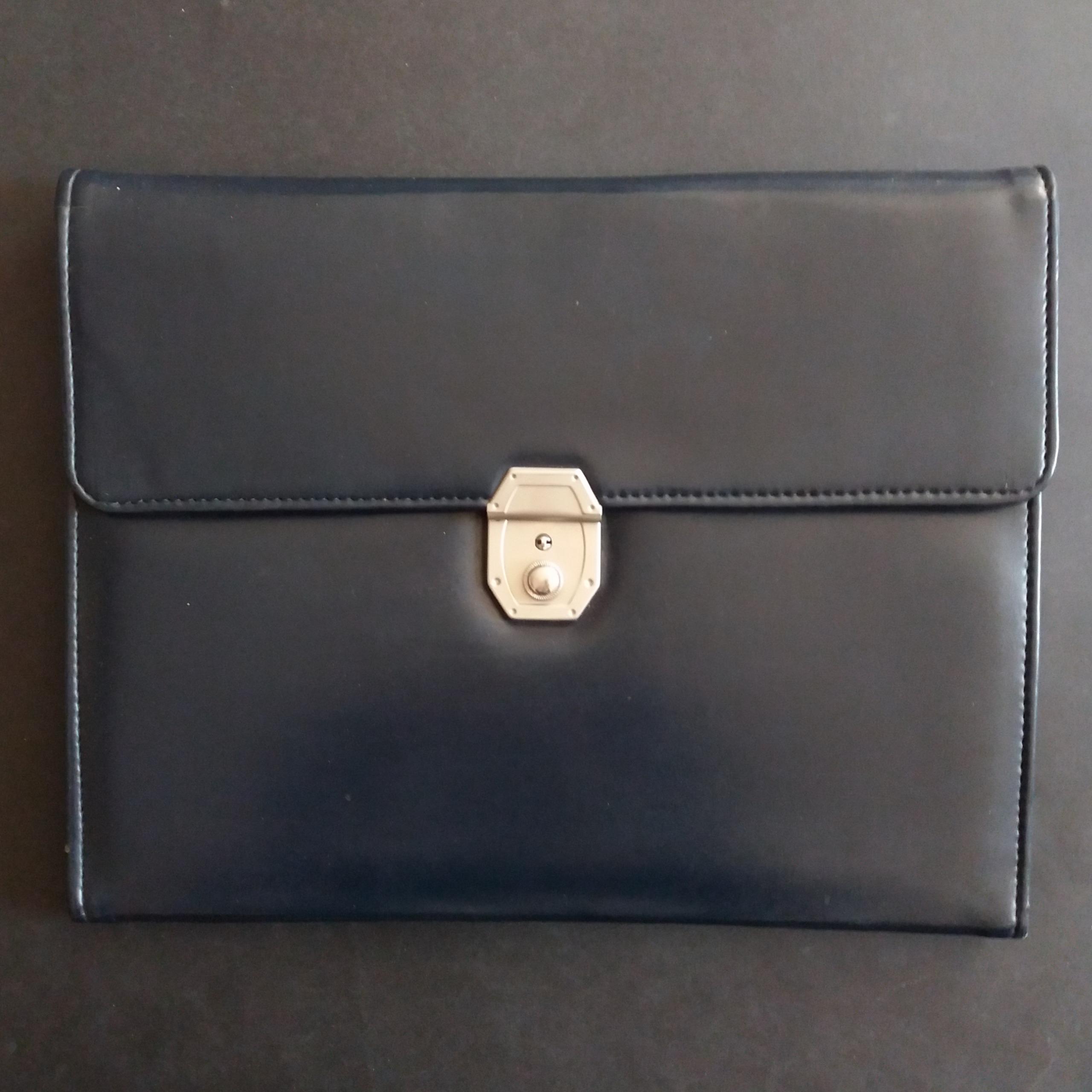 کلاسور چرمی قدیمی (قفل دار)