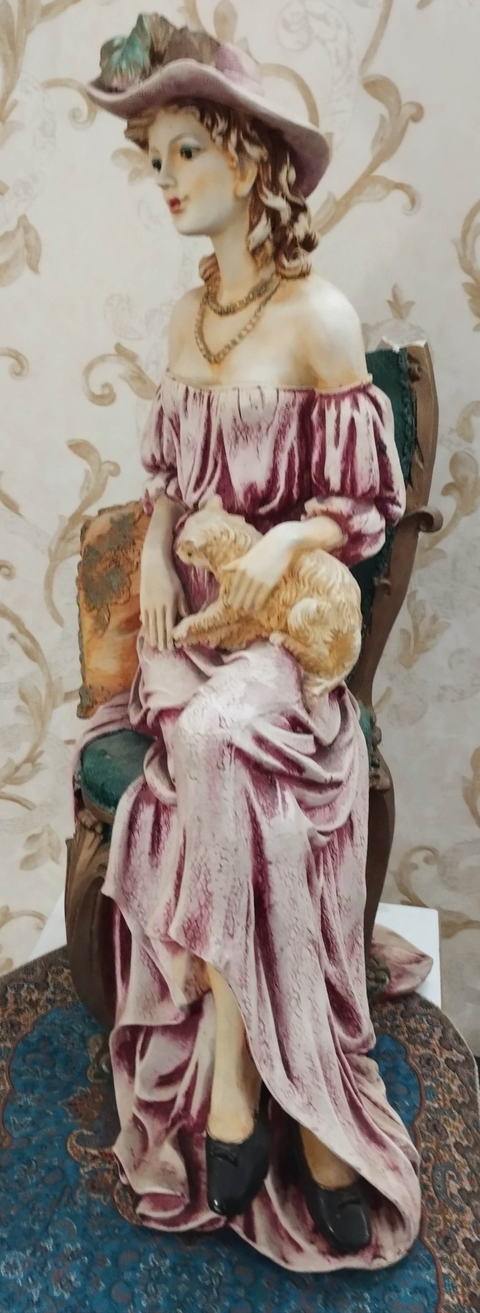 مجسمه معیوب بزرگ