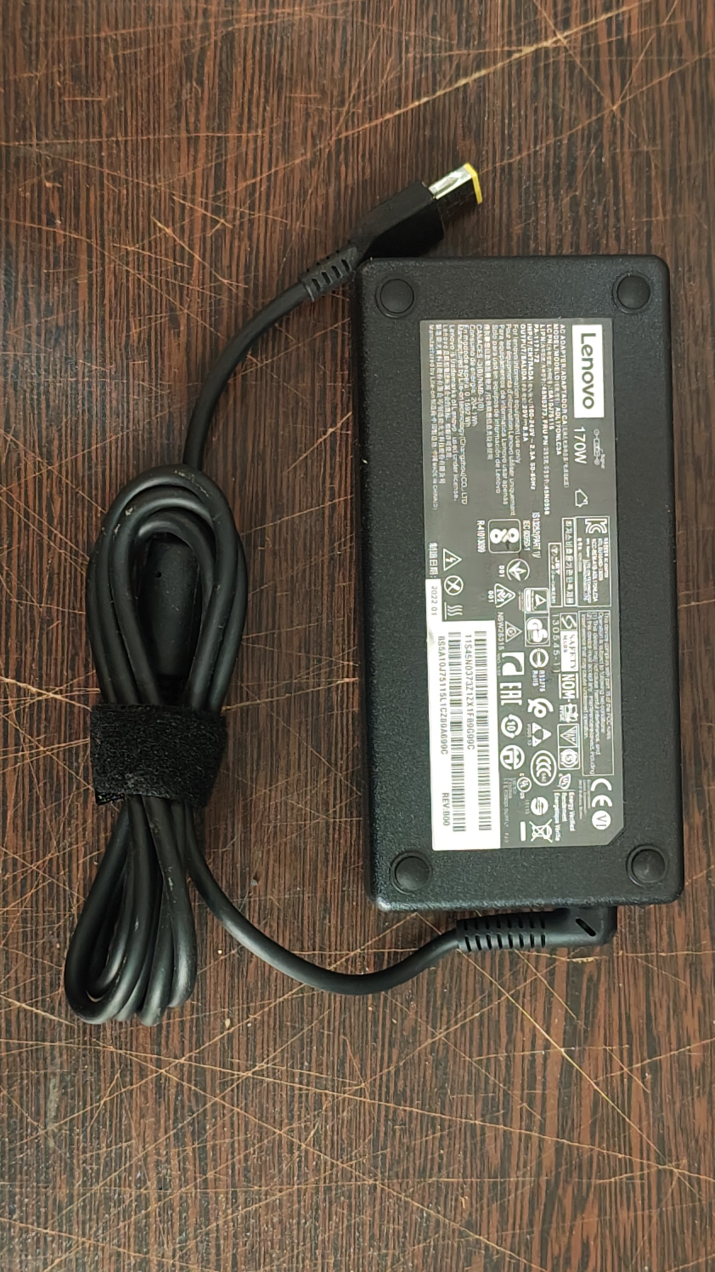 شارژر لپ تاپ لنوو 20 ولت 8.5 آمپر 170 وات usb