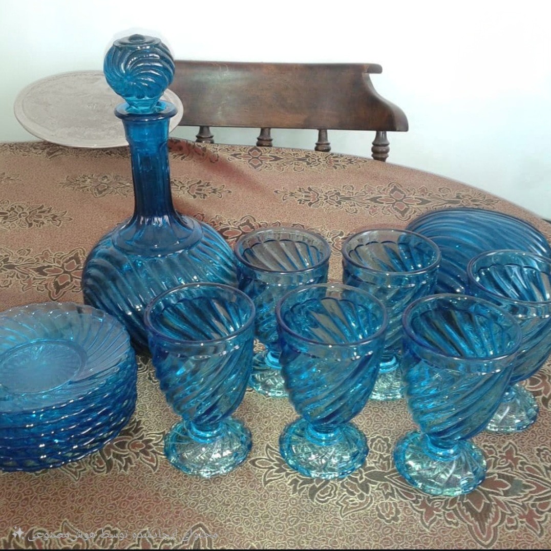 تنگ و لیوان قدیمی