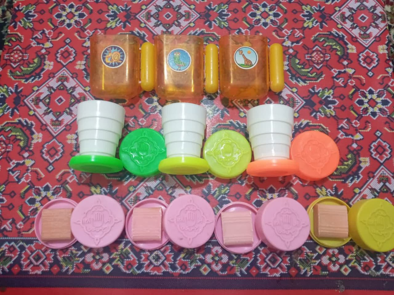 دو مدل لیوان مدرسه قدیمی به همراه صابون مدرسه