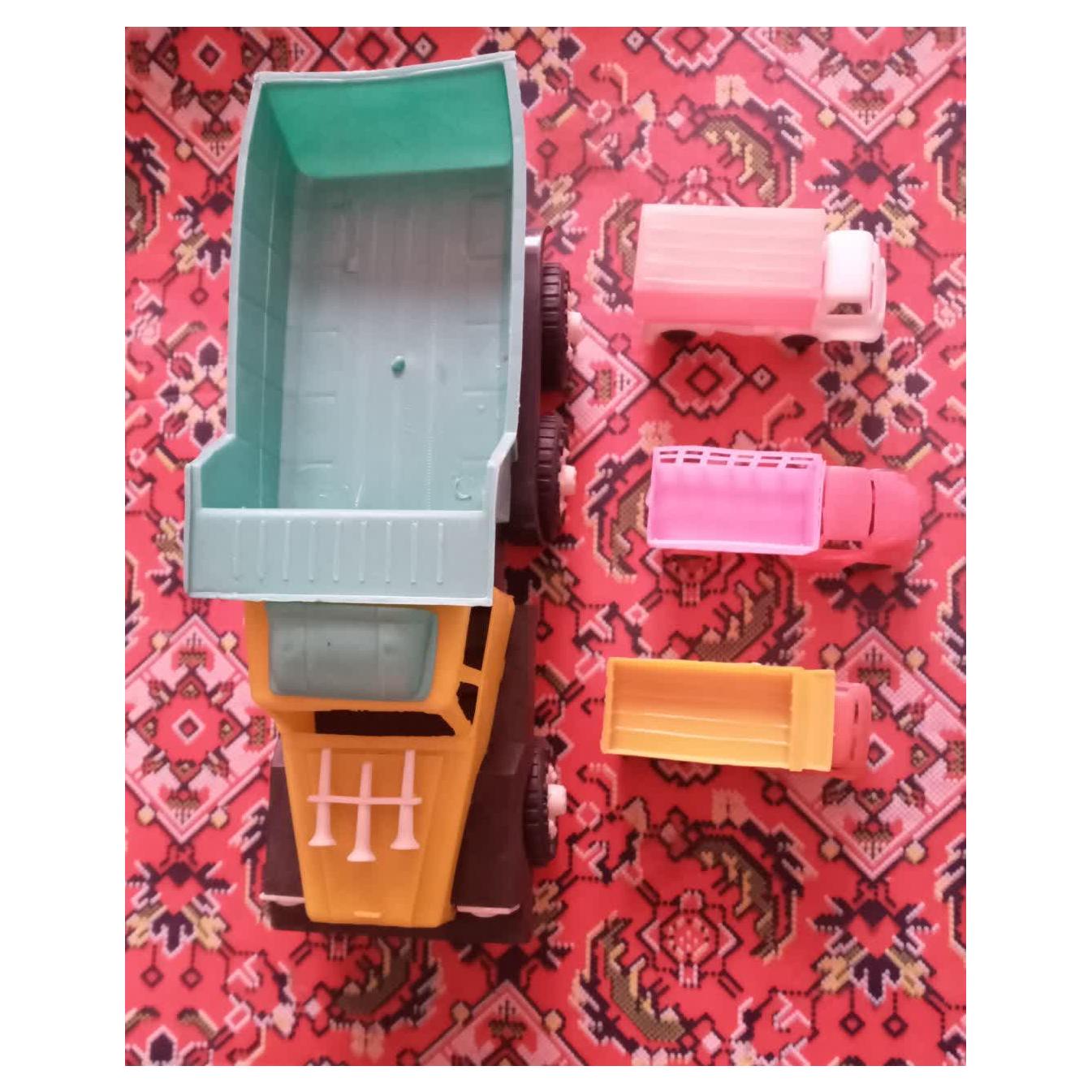 4 عدد کامیون اسباب بازی قدیمی