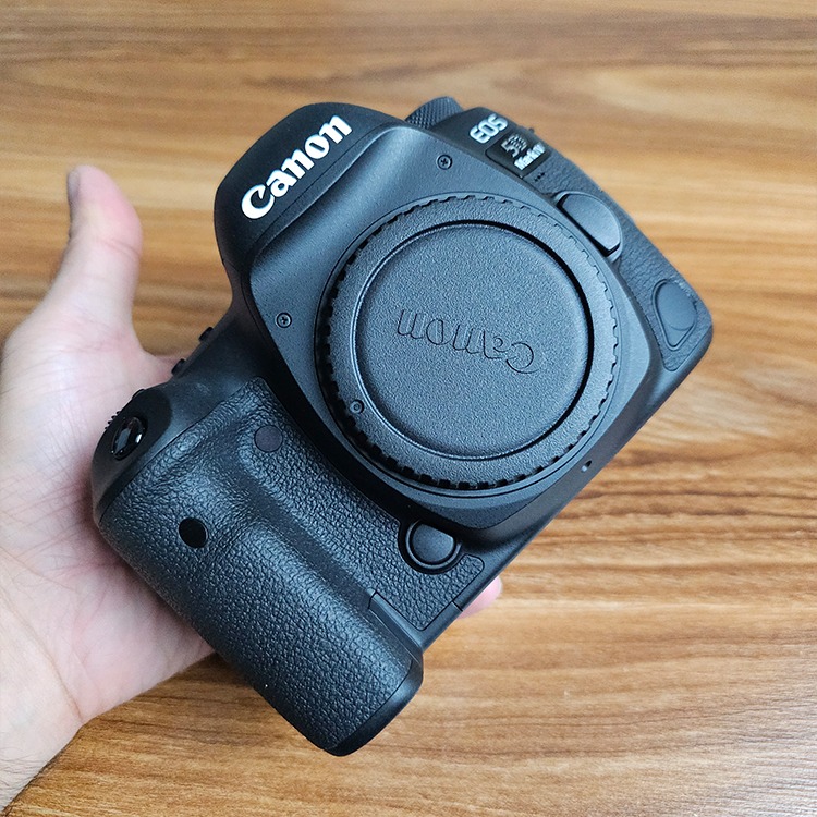 دوربین دیجیتال کانن مدل EOS 5D Mark IV