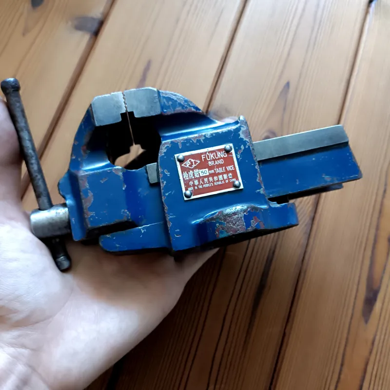 گیره رومیزی قدیمی فوق کوچک