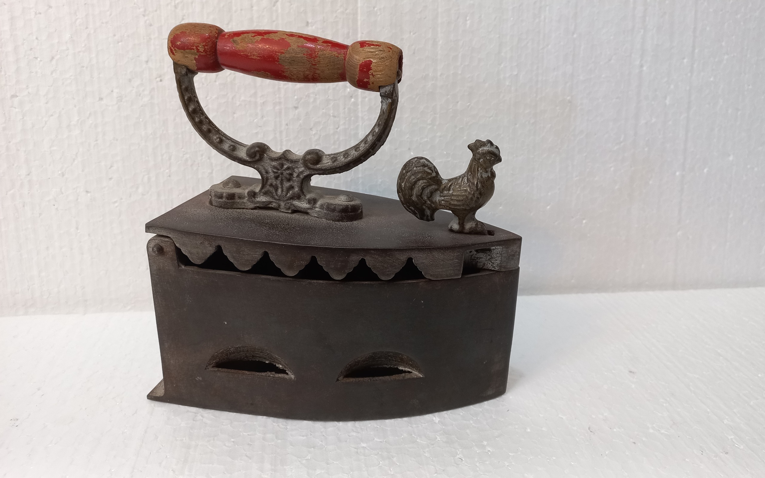 اتو ذغالی قدیمی خروس دار