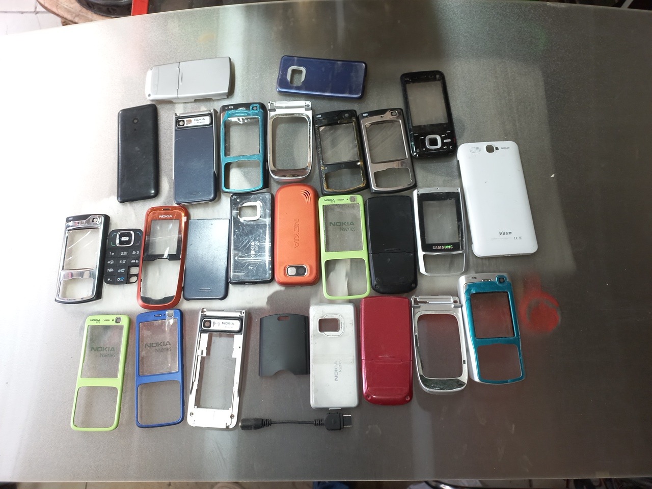 حدود 23 عدد قاب گوشی قدیمی