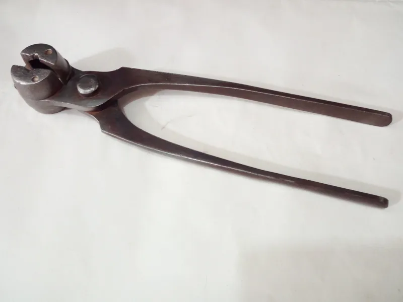 انبر ساخت گلوله قدیمی جنگی