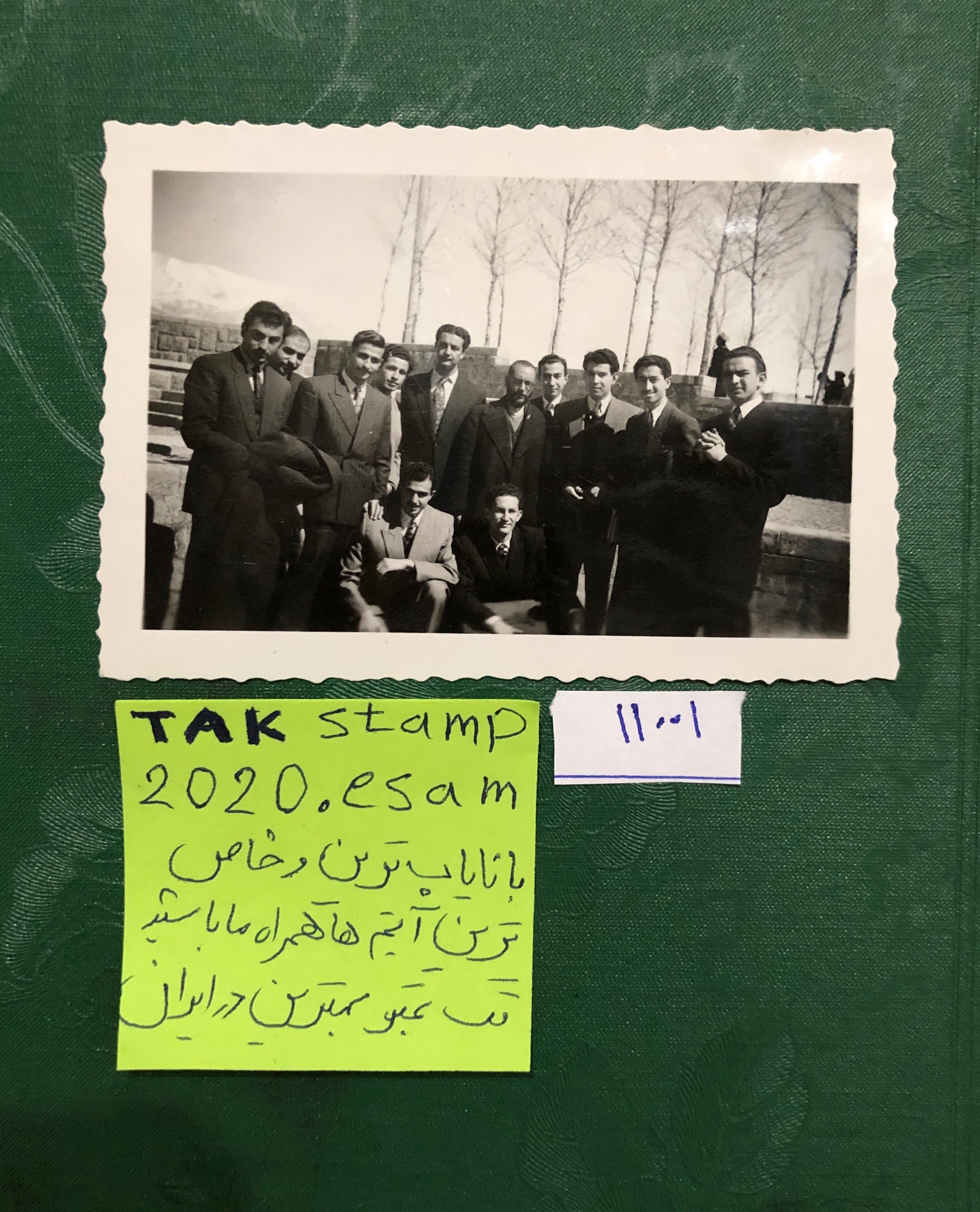عکس دانشجویان حقوق کنار استاد1320 بشردوست