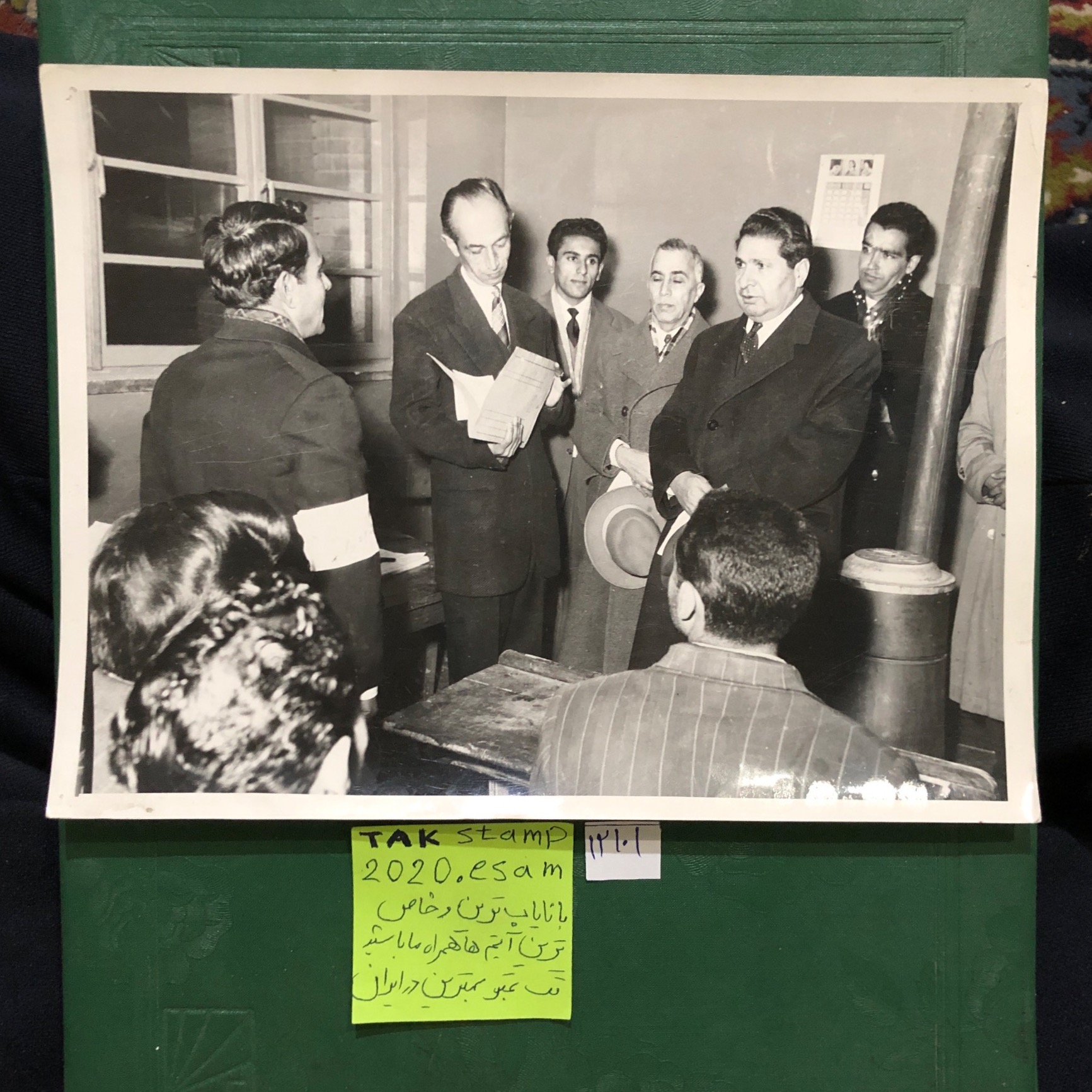 عکس بازدید از امتحانات پیکار با بیسوادی پهلوی