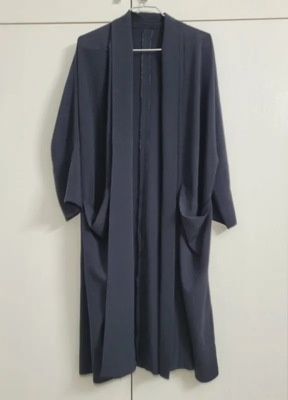 مانتو جلو باز