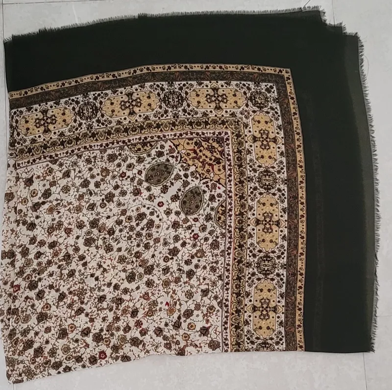 روسری زنانه طرح دار