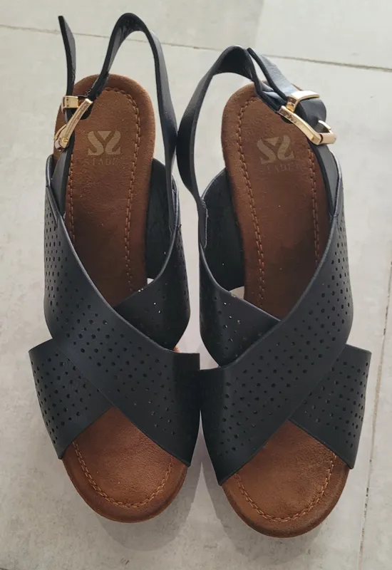 صندل پاشنه دار زنانه