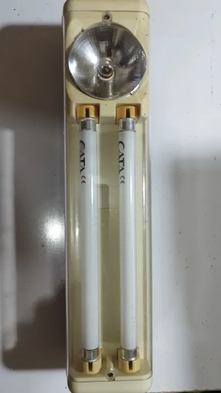 چراغ اظطراری ساخت PRC. معیوب