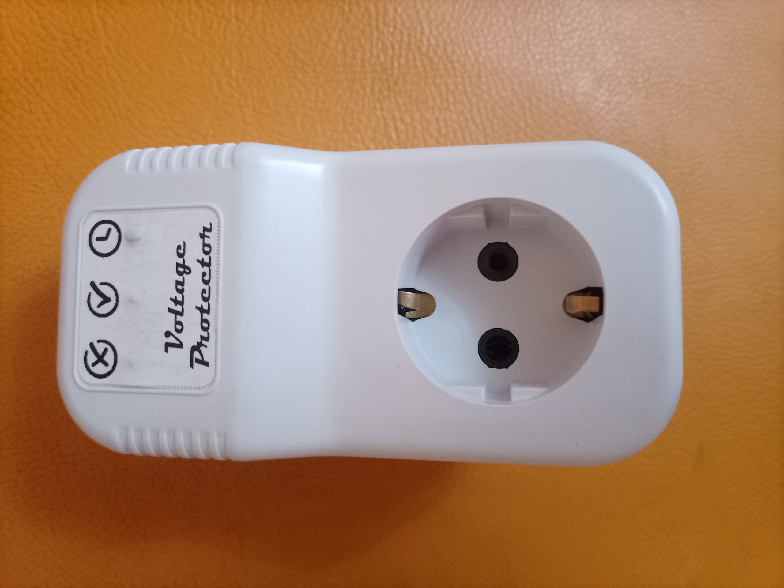 محافظ برق تک پریز دیواری