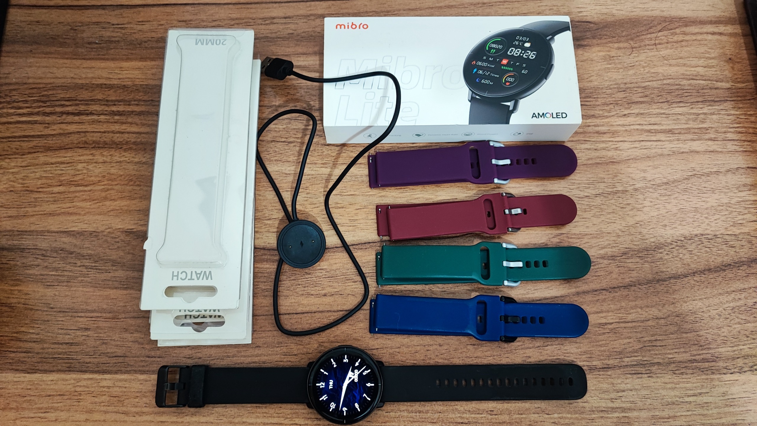 ساعت هوشمند به همراه 5 عدد بند