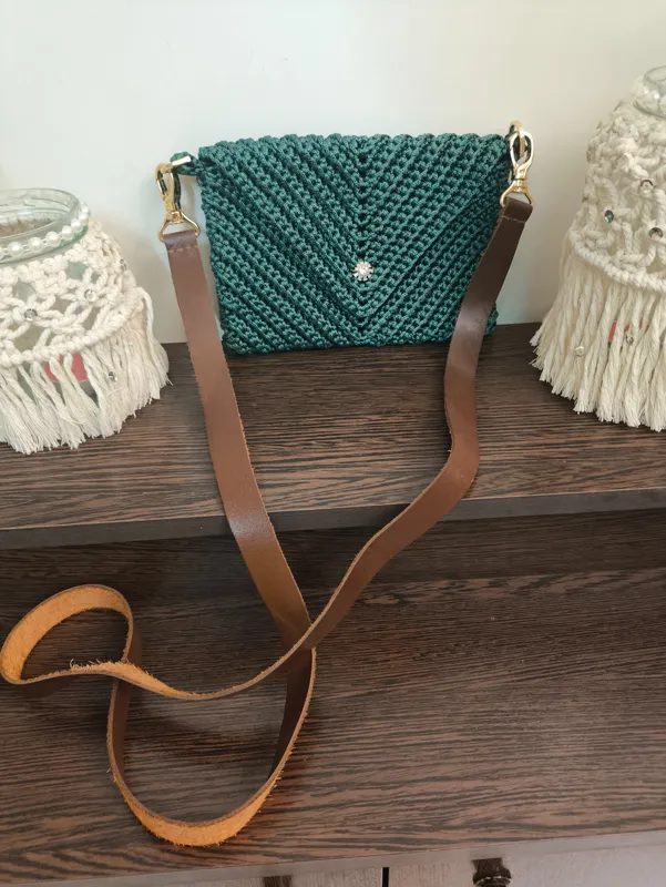 کیف مکرومه کتان دو سوزنه با بند چرم طبیعی