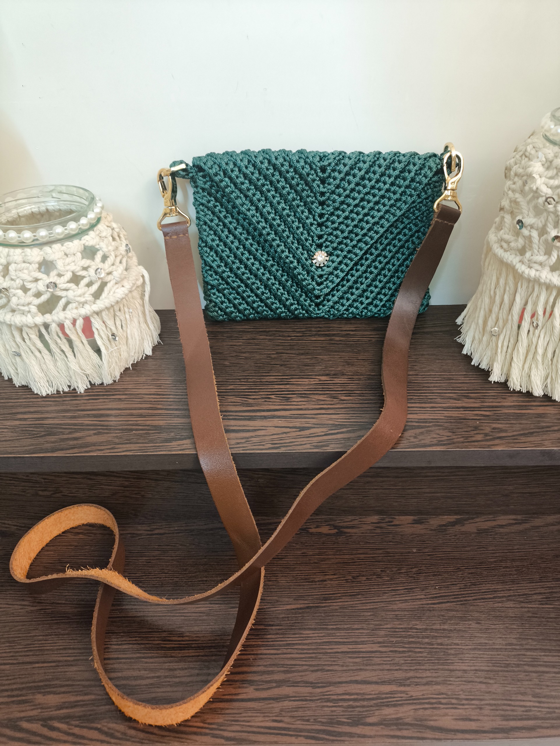 کیف مکرومه کتان دو سوزنه با بند چرم طبیعی